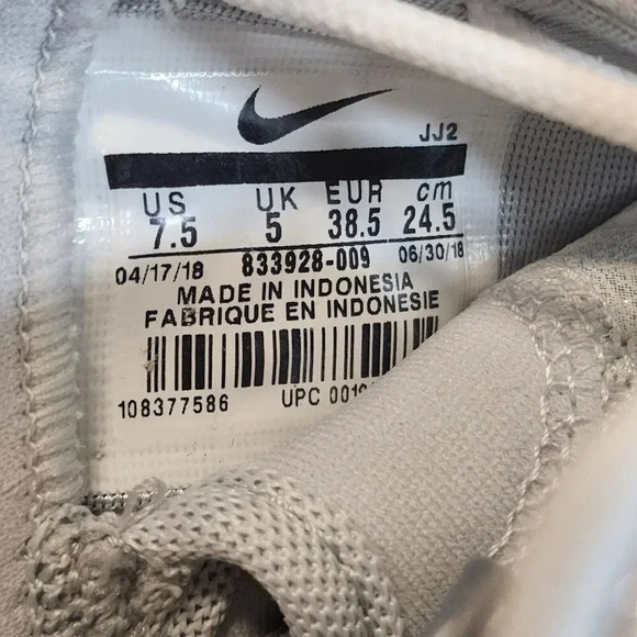 Nike Women's Roshe One Premium Metallic Platinum 833928-009 Sneaker Size 7.5 - Picture 10 of 11